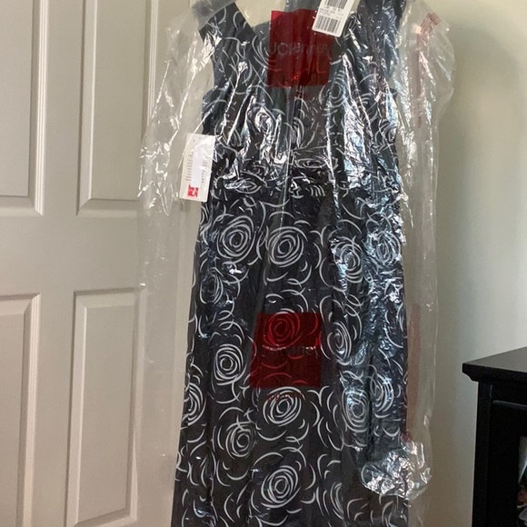 🤩Halter Dress NWT in bag bought in. NEW AS NEW. - Picture 9 of 9